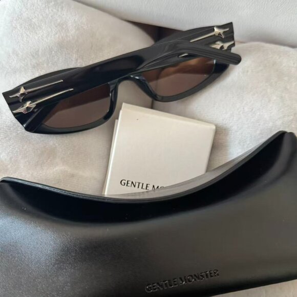 Gentle Monster LIX Black Rectangular Sunglasses Brown Lens BOLD Collection